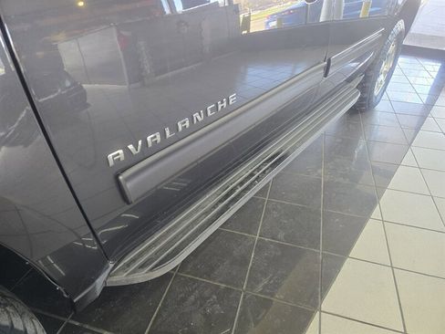 Used 2011 Chevrolet Avalanche LS image 24