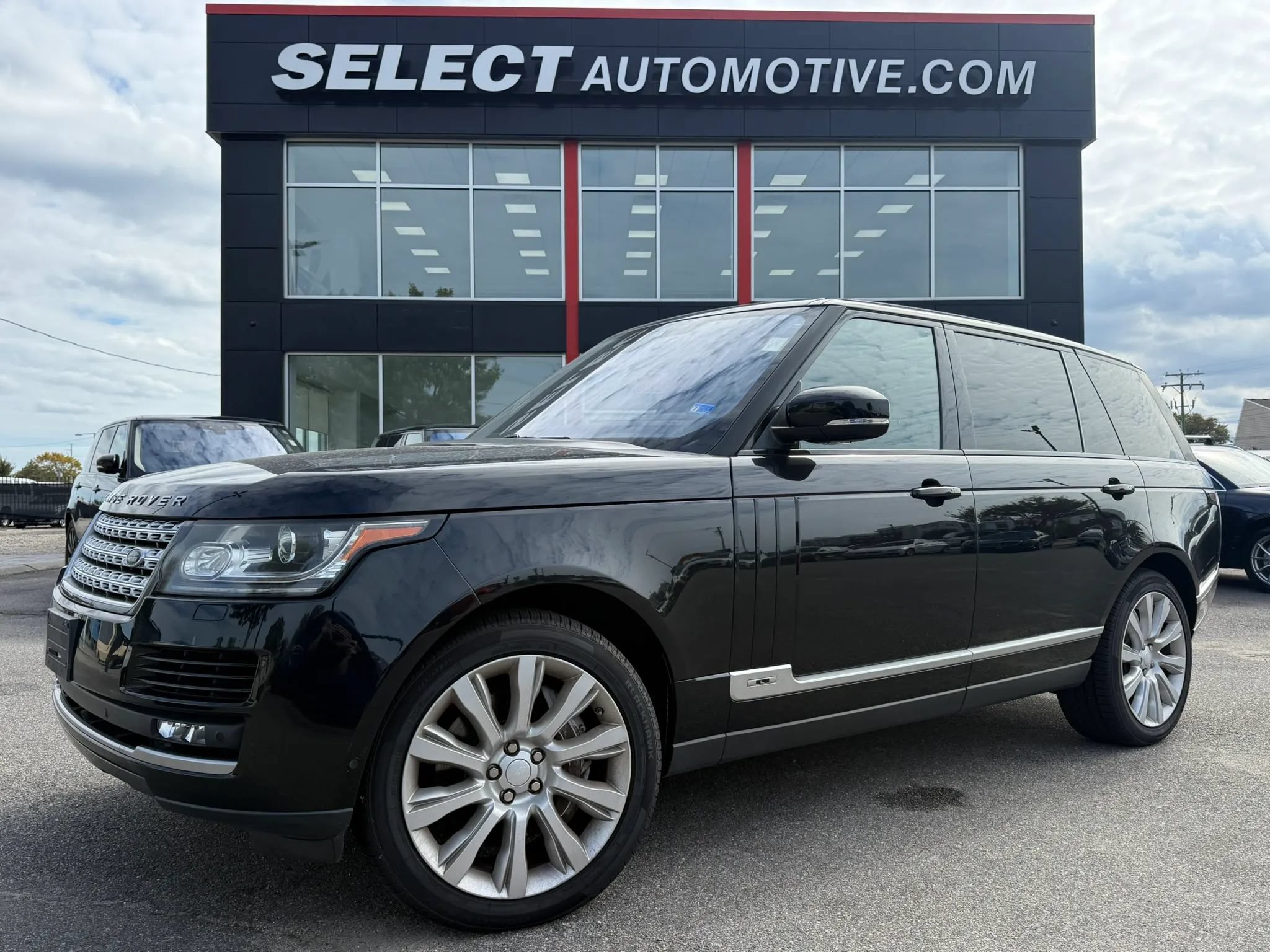 Used 2017 Land Rover Range Rover Long Wheelbase Supercharged AWD/4WD image 1