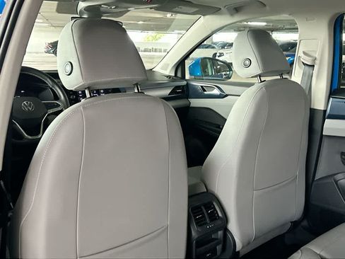 Certified 2024 Volkswagen Taos SE FWD image 23
