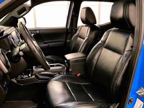 Used 2020 Toyota Tacoma TRD Off-Road image 24