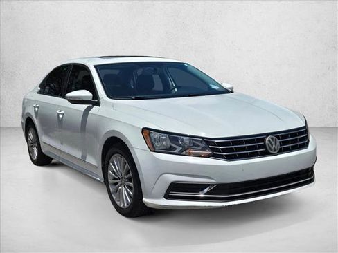 Used 2016 Volkswagen Passat 1.8T SE FWD image 3