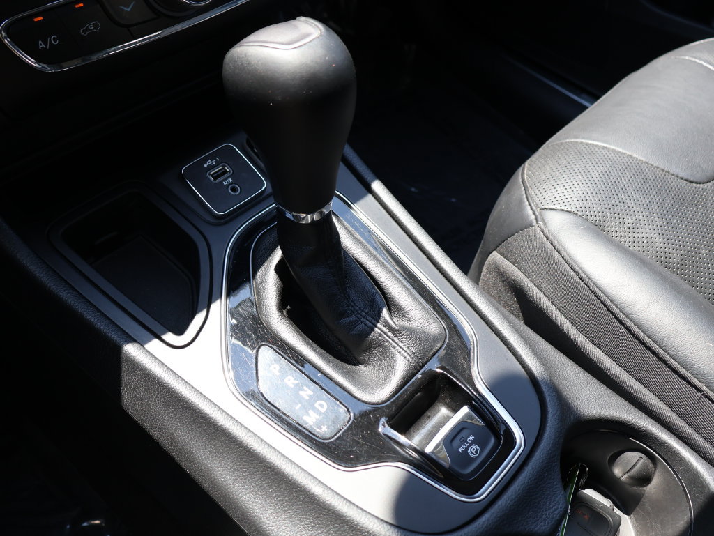 Used 2020 Jeep Cherokee Limited FWD image 39