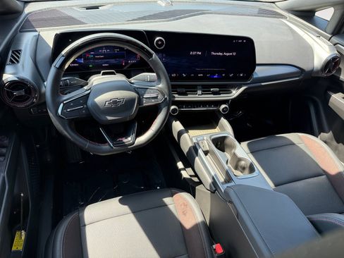 Used 2024 Chevrolet Equinox EV RS FWD image 15