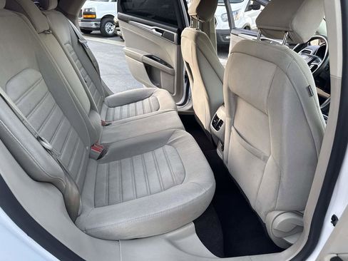 Used 2020 Ford Fusion SE image 22