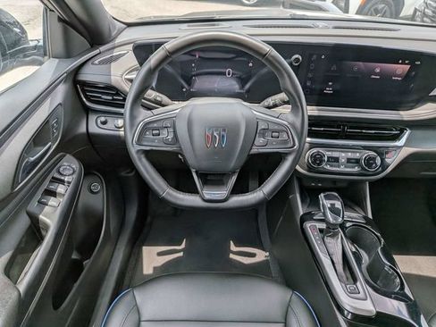 Used 2025 Buick Envista Sport Touring w/ Experience Buick Package FWD image 17