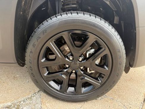 Used 2023 Jeep Renegade Altitude w/ Sun/Sound Group AWD/4WD image 12
