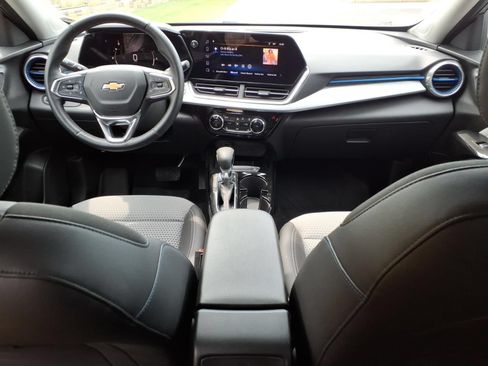 Used 2024 Chevrolet Trax LT w/ Driver Confidence Package FWD image 32