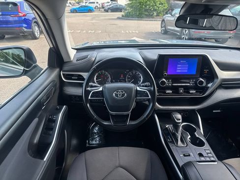 Used 2023 Toyota Highlander LE FWD image 14