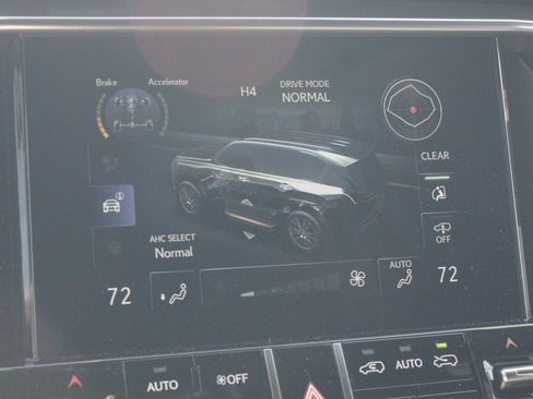 Used 2025 Lexus LX 700h Luxury image 10