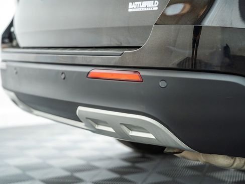 Used 2021 Ford Explorer XLT w/ Equipment Group 202A image 8