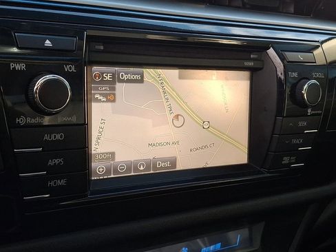 Used 2016 Toyota Corolla L image 16