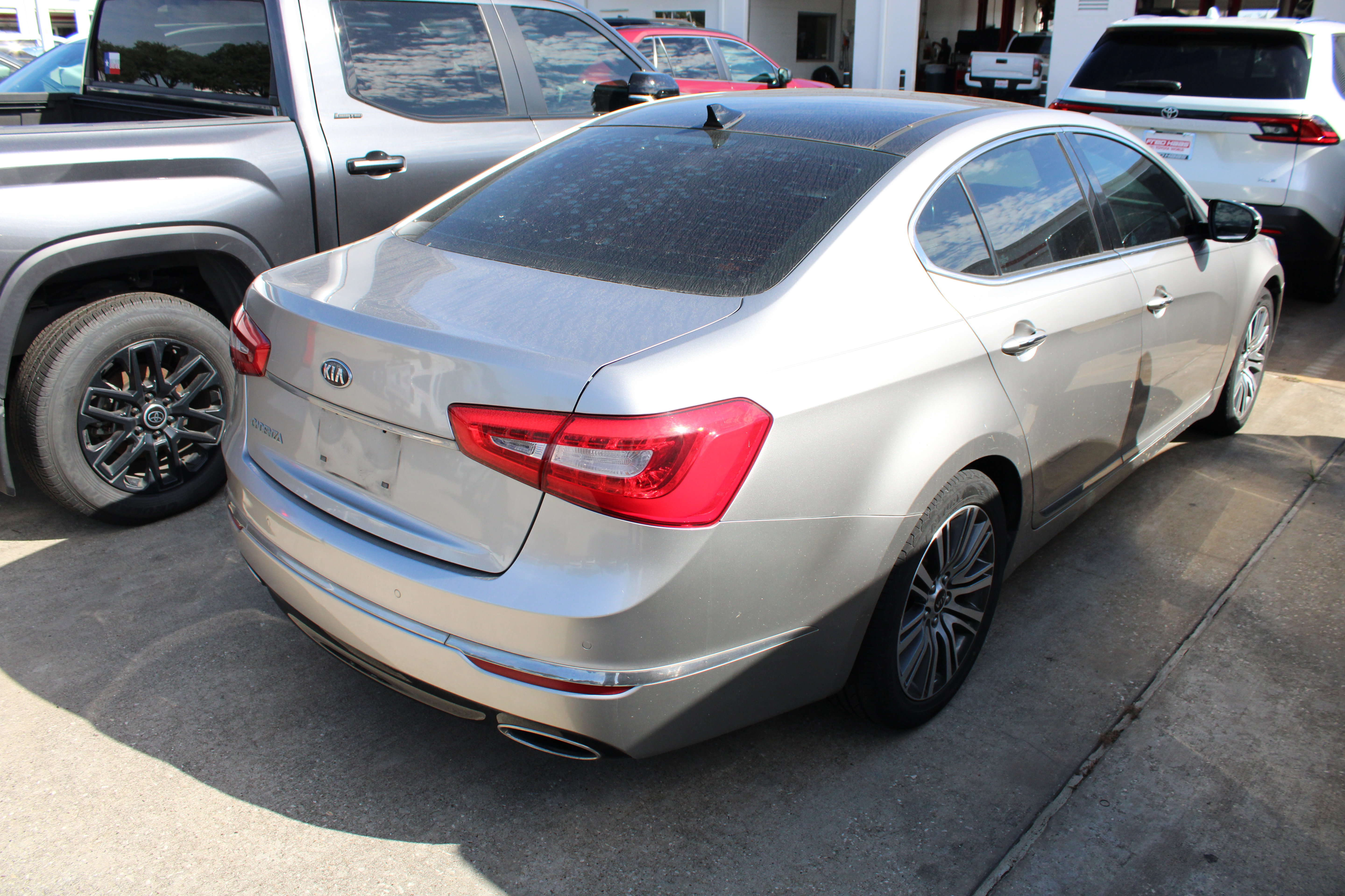 Used 2014 Kia Cadenza Premium w/ Luxury Package FWD image 9