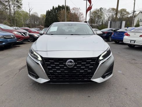 Used 2023 Nissan Altima 2.5 SV image 2