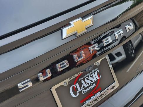 Used 2025 Chevrolet Suburban LS RWD image 9