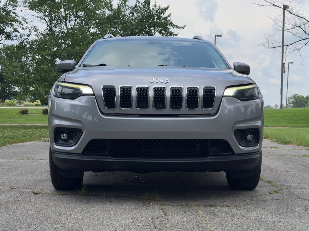 Used 2019 Jeep Cherokee Latitude Plus AWD/4WD image 2