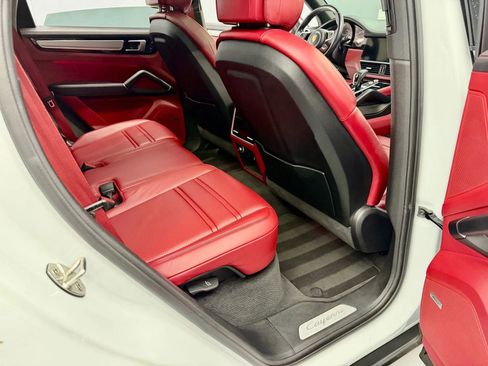 Used 2022 Porsche Cayenne Platinum Edition w/ Premium Package Plus image 22