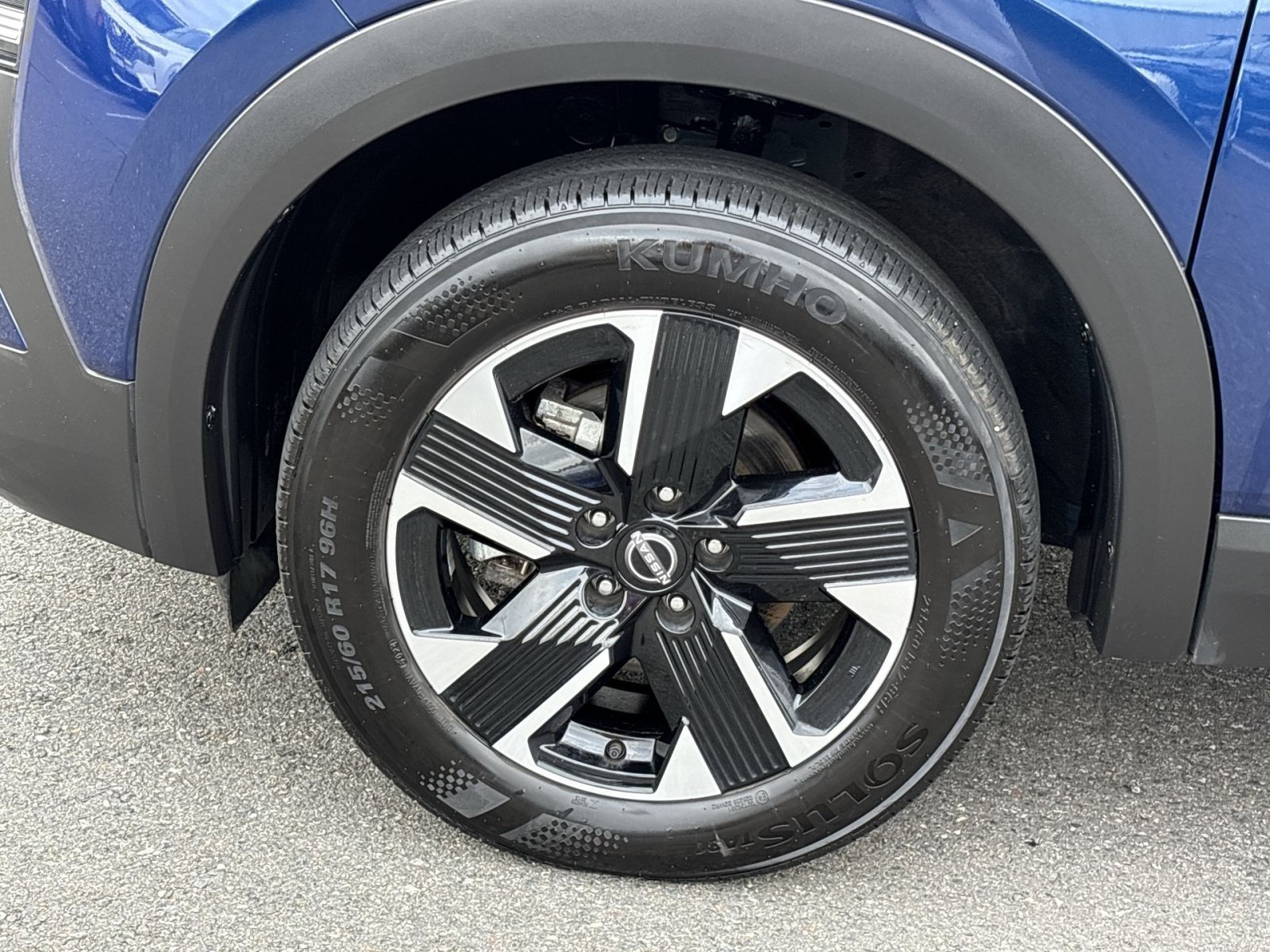 Used 2025 Nissan Kicks SV AWD/4WD image 12