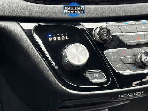 Used 2025 Chrysler Voyager LX image 28