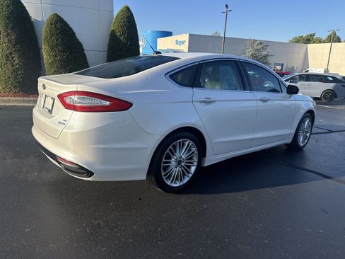 Used 2016 Ford Fusion SE w/ Equipment Group 202A FWD image 4