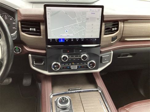 Used 2023 Ford Expedition Limited image 11