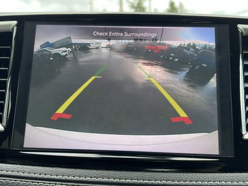 Used 2023 Chrysler Pacifica Touring-L FWD image 12