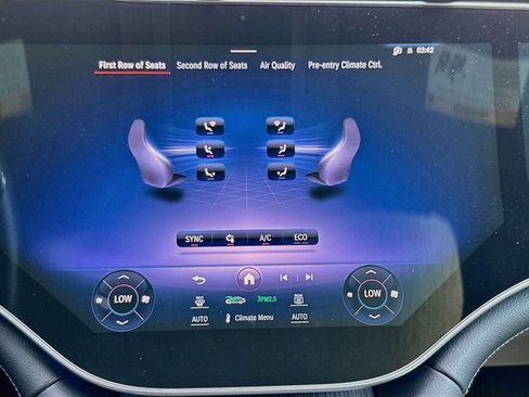 Used 2023 Mercedes-Benz EQS 580 4MATIC SUV w/ Acoustic Comfort Package image 16