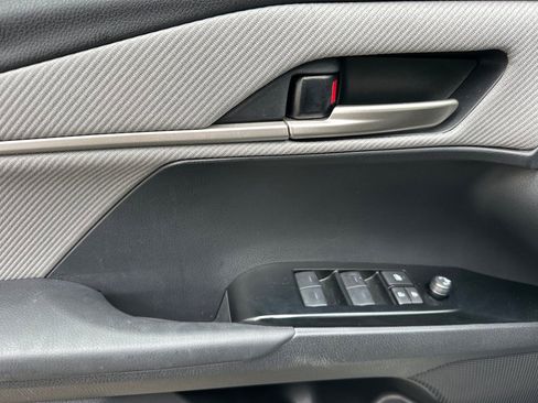 Certified 2025 Toyota Camry SE w/ Convenience Package image 12