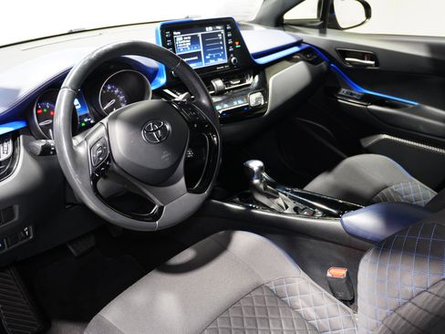 Used 2022 Toyota C-HR XLE image 11