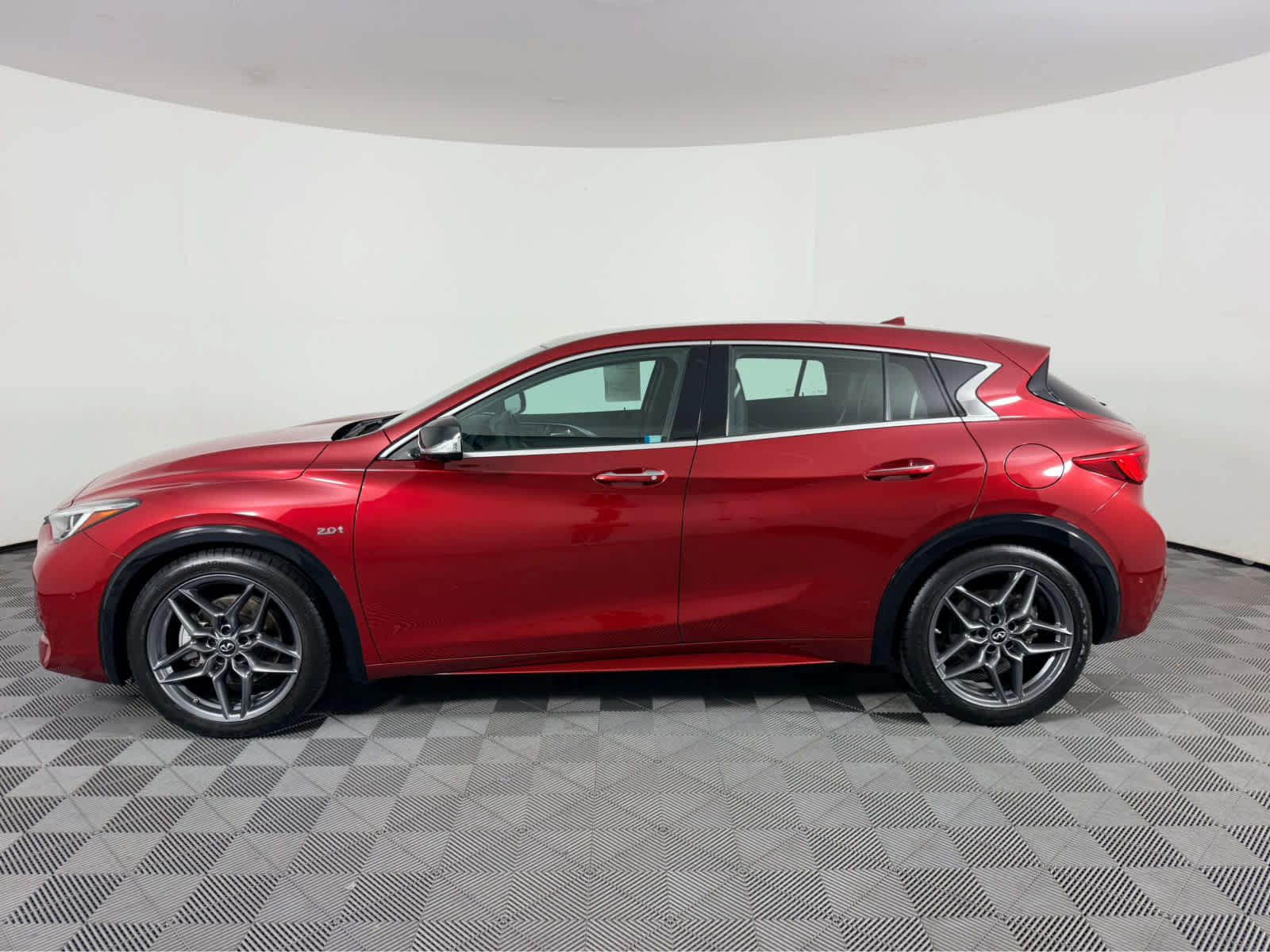 Used 2017 INFINITI QX30 Sport w/ Sport Leather Package FWD image 6