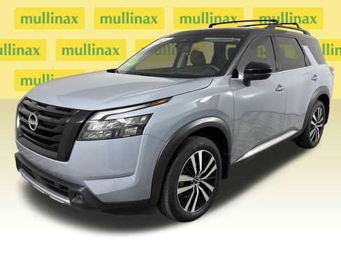 Used 2025 Nissan Pathfinder Platinum w/ Black Appearance Package FWD image 15