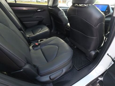 Used 2026 Toyota Highlander Platinum AWD/4WD image 29