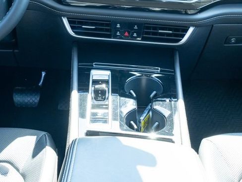 Certified 2025 Volkswagen Atlas SE image 35