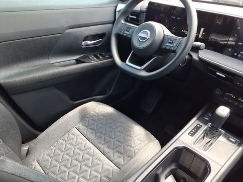 Used 2026 Nissan Kicks SV FWD image 9
