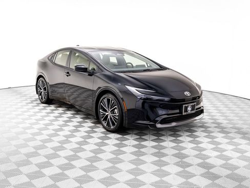 Used 2024 Toyota Prius XLE image 7