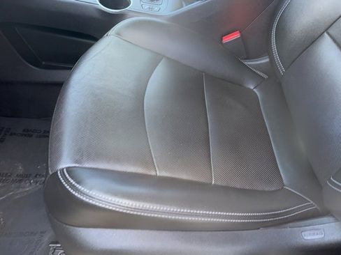 Used 2024 GMC Terrain SLT image 32