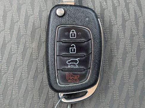 Used 2017 Hyundai Santa Fe Sport FWD image 27