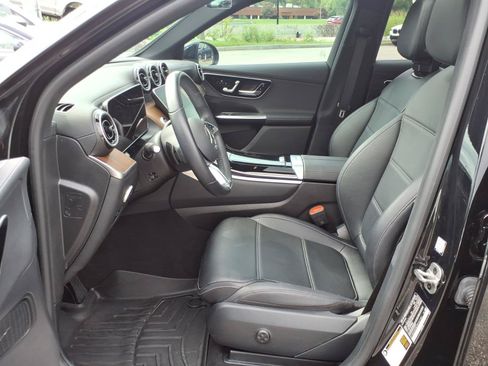 Used 2025 Mercedes-Benz GLC 300 4MATIC image 12