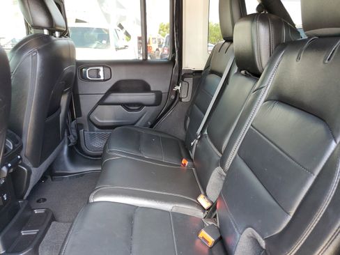 Used 2021 Jeep Wrangler Unlimited Sahara image 9