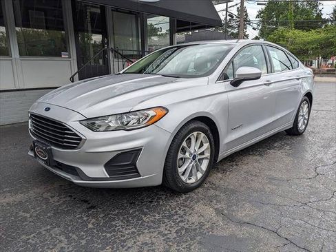 Used 2019 Ford Fusion SE FWD image 1