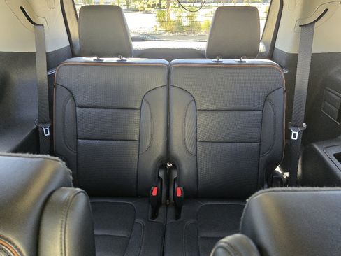 Used 2023 GMC Acadia AT4 w/ Technology Package AWD/4WD image 30
