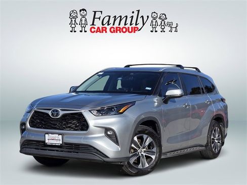 Used 2023 Toyota Highlander XLE image 1