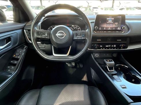 Used 2023 Nissan Rogue SV w/ SV Premium B Package image 5