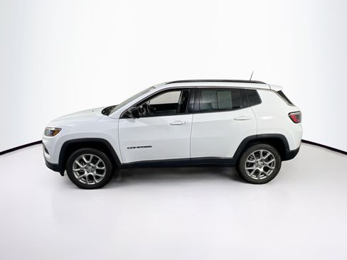 Used 2022 Jeep Compass Latitude w/ Sun and Sound Group AWD/4WD image 8