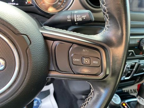 Used 2021 Jeep Gladiator Sport image 16