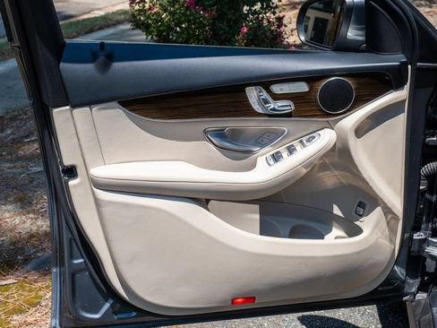 Used 2019 Mercedes-Benz GLC 300 image 12
