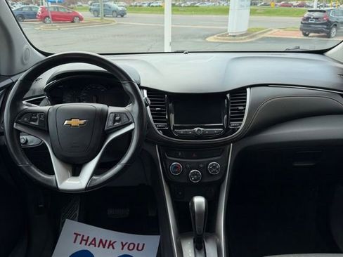 Used 2018 Chevrolet Trax LT w/ LT Convenience Package AWD/4WD image 14