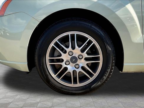 Used 2010 Ford Focus SE FWD image 34