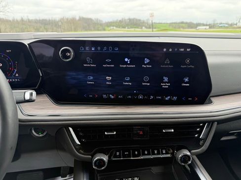 Used 2025 Chevrolet Suburban Premier RWD image 40