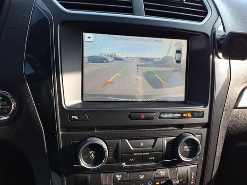 Used 2017 Ford Explorer XLT w/ Equipment Group 202A image 20