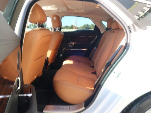 Used 2019 Jaguar XJ R-Sport RWD image 16